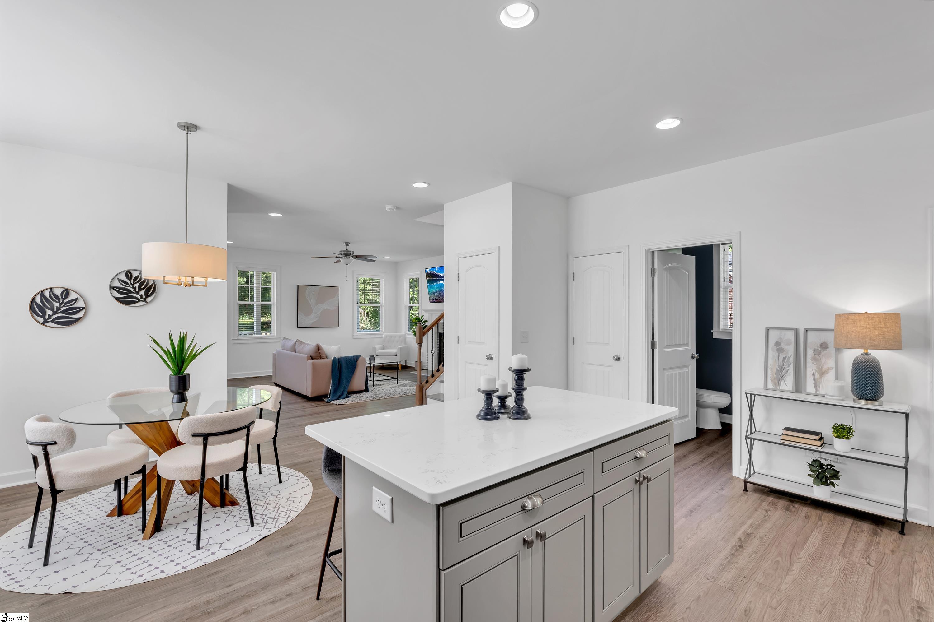 Greenville, South Carolina 29609, United States, 3 Bedrooms Bedrooms, ,3 BathroomsBathrooms,Residential,Pending,119541