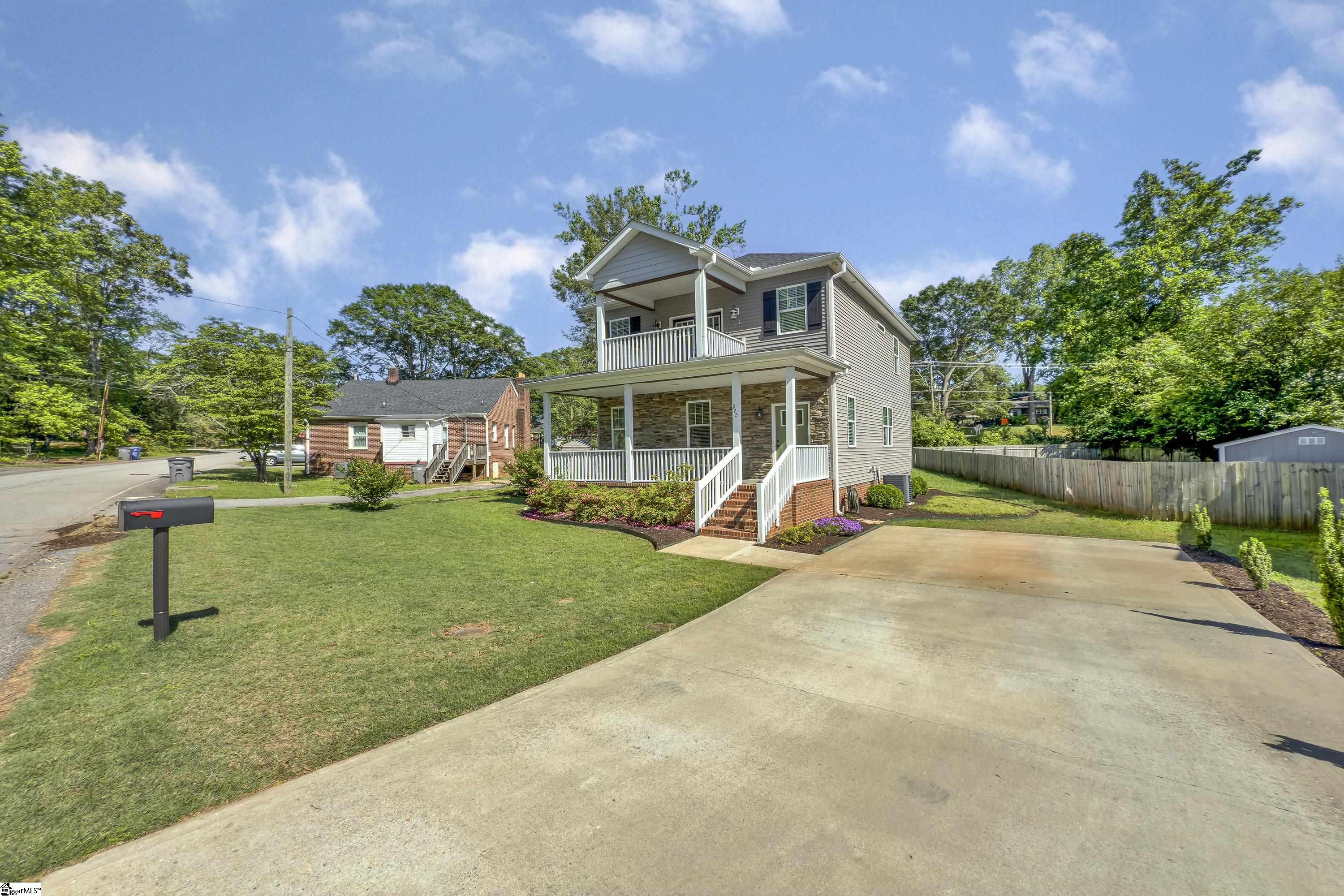 Greenville, South Carolina 29609, United States, 3 Bedrooms Bedrooms, ,3 BathroomsBathrooms,Residential,Pending,119541