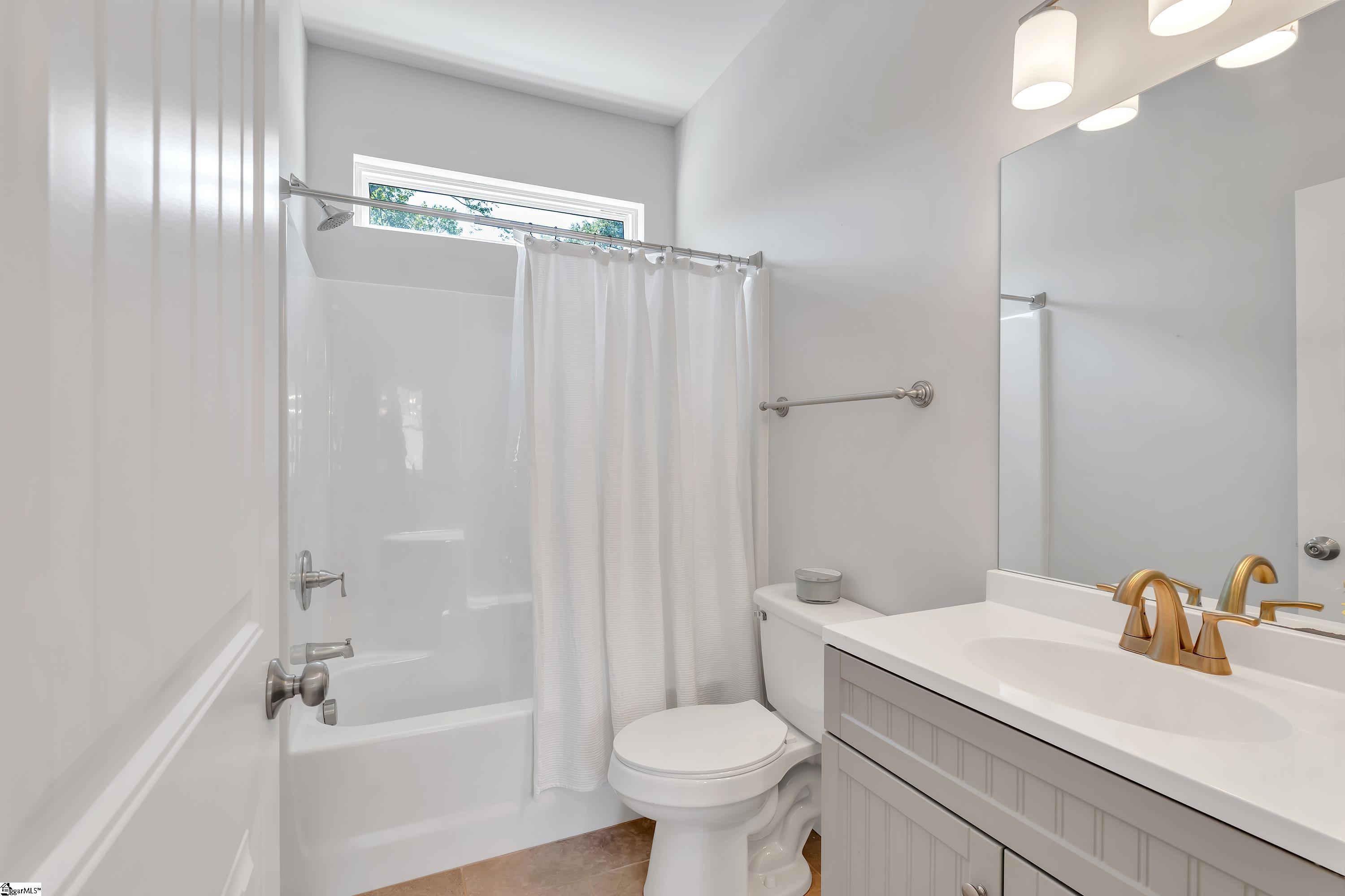 Greenville, South Carolina 29609, United States, 3 Bedrooms Bedrooms, ,3 BathroomsBathrooms,Residential,Pending,119541