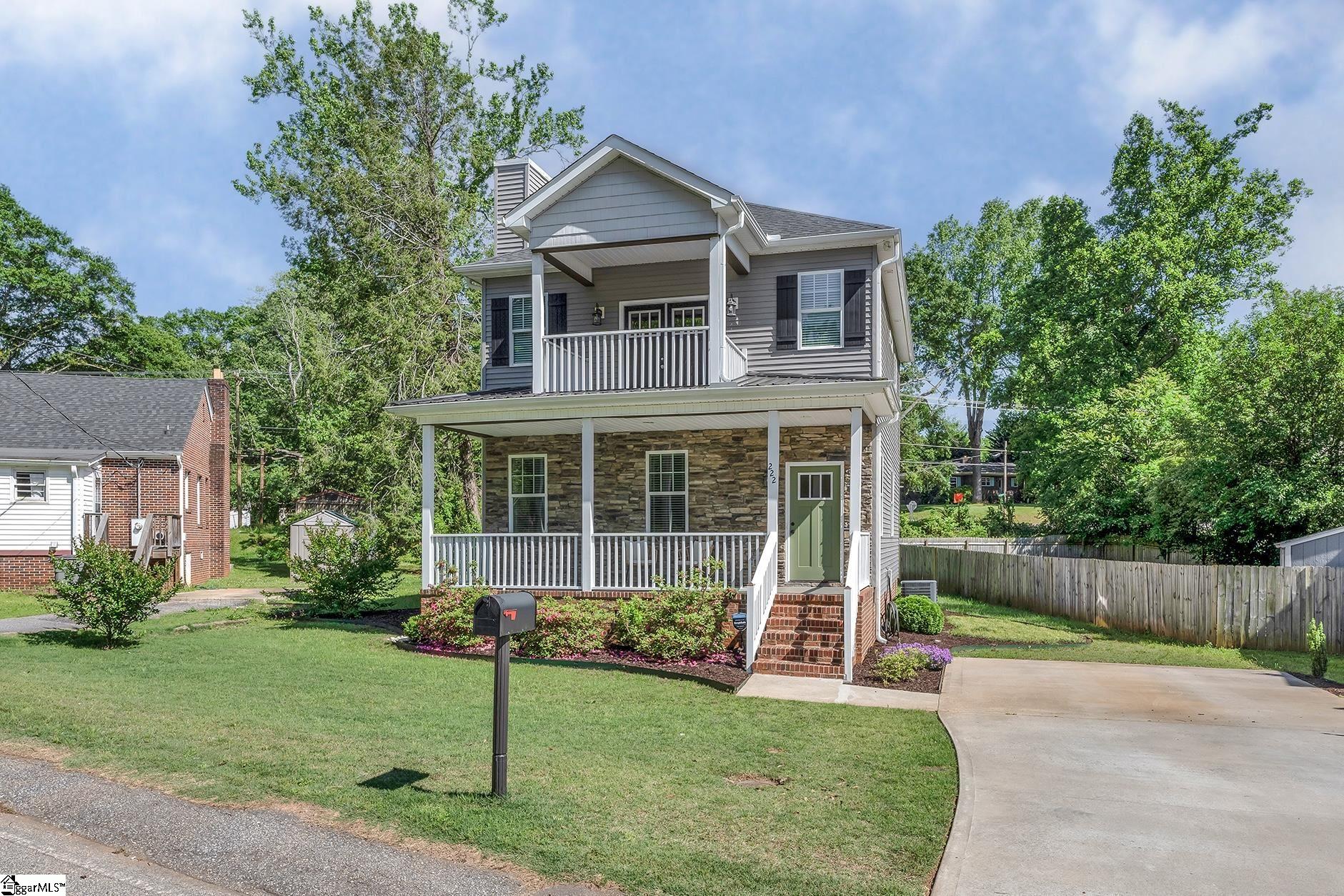 Greenville, South Carolina 29609, United States, 3 Bedrooms Bedrooms, ,3 BathroomsBathrooms,Residential,Pending,119541