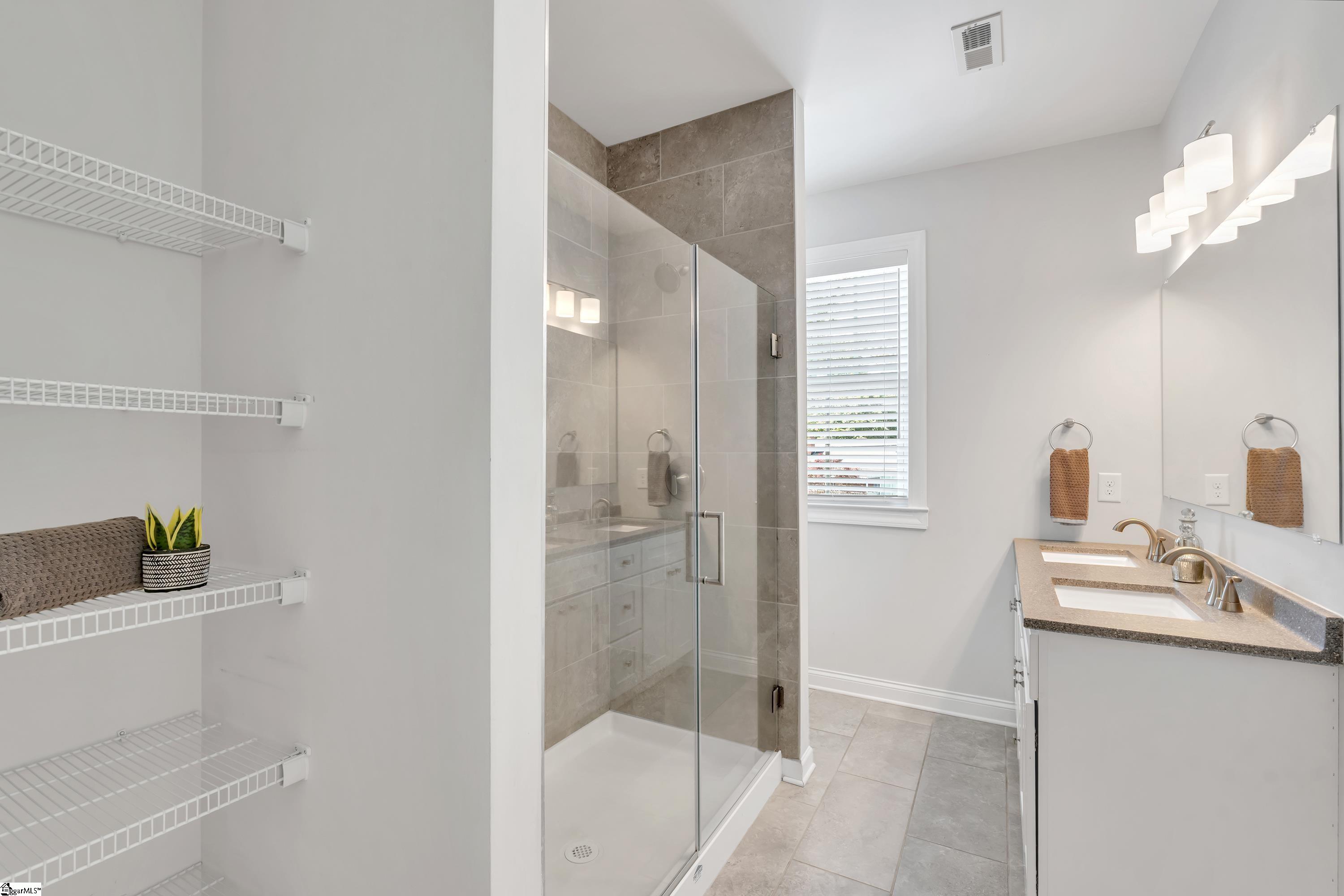 Greenville, South Carolina 29609, United States, 3 Bedrooms Bedrooms, ,3 BathroomsBathrooms,Residential,Pending,119541