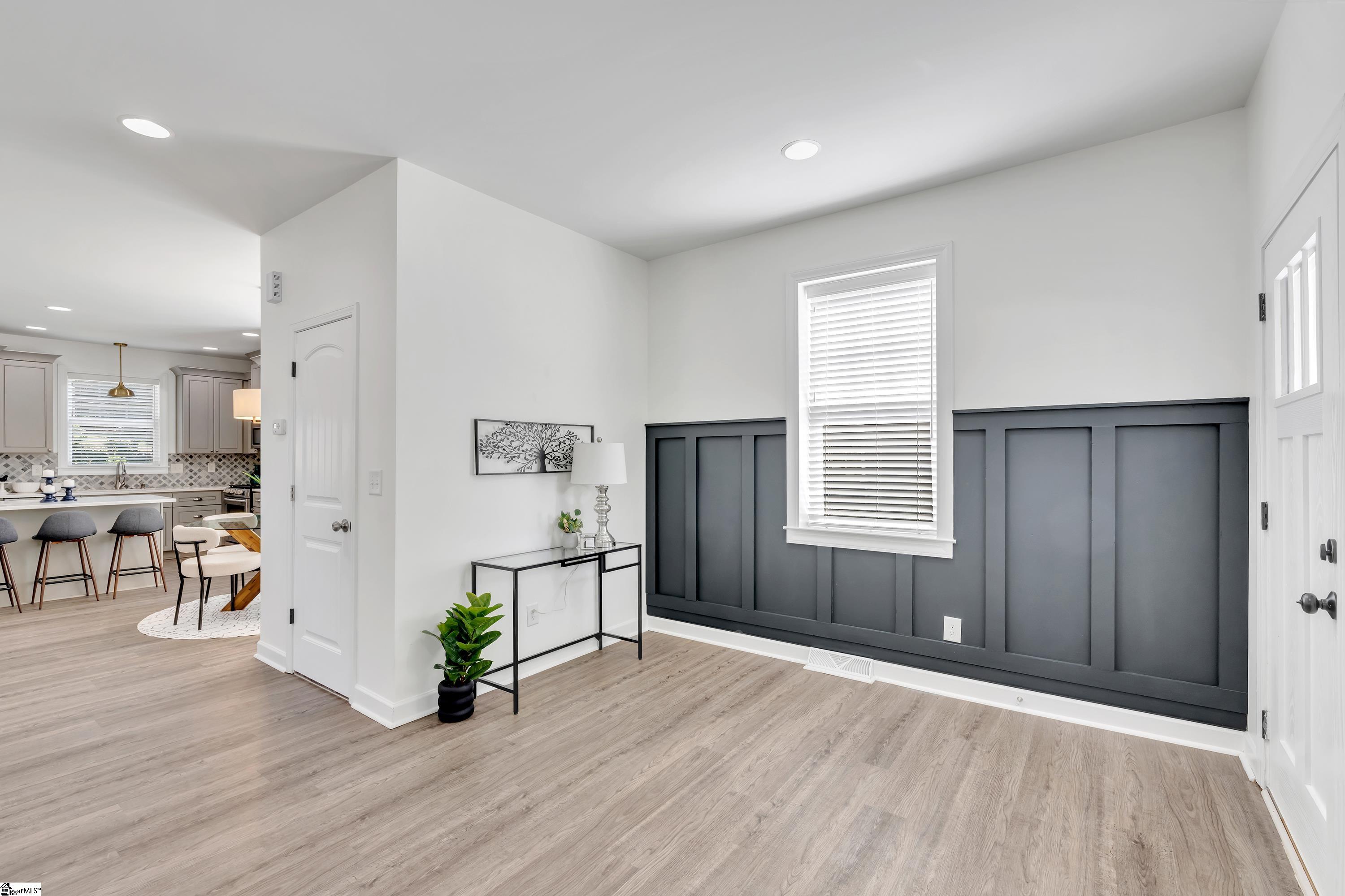 Greenville, South Carolina 29609, United States, 3 Bedrooms Bedrooms, ,3 BathroomsBathrooms,Residential,Pending,119541