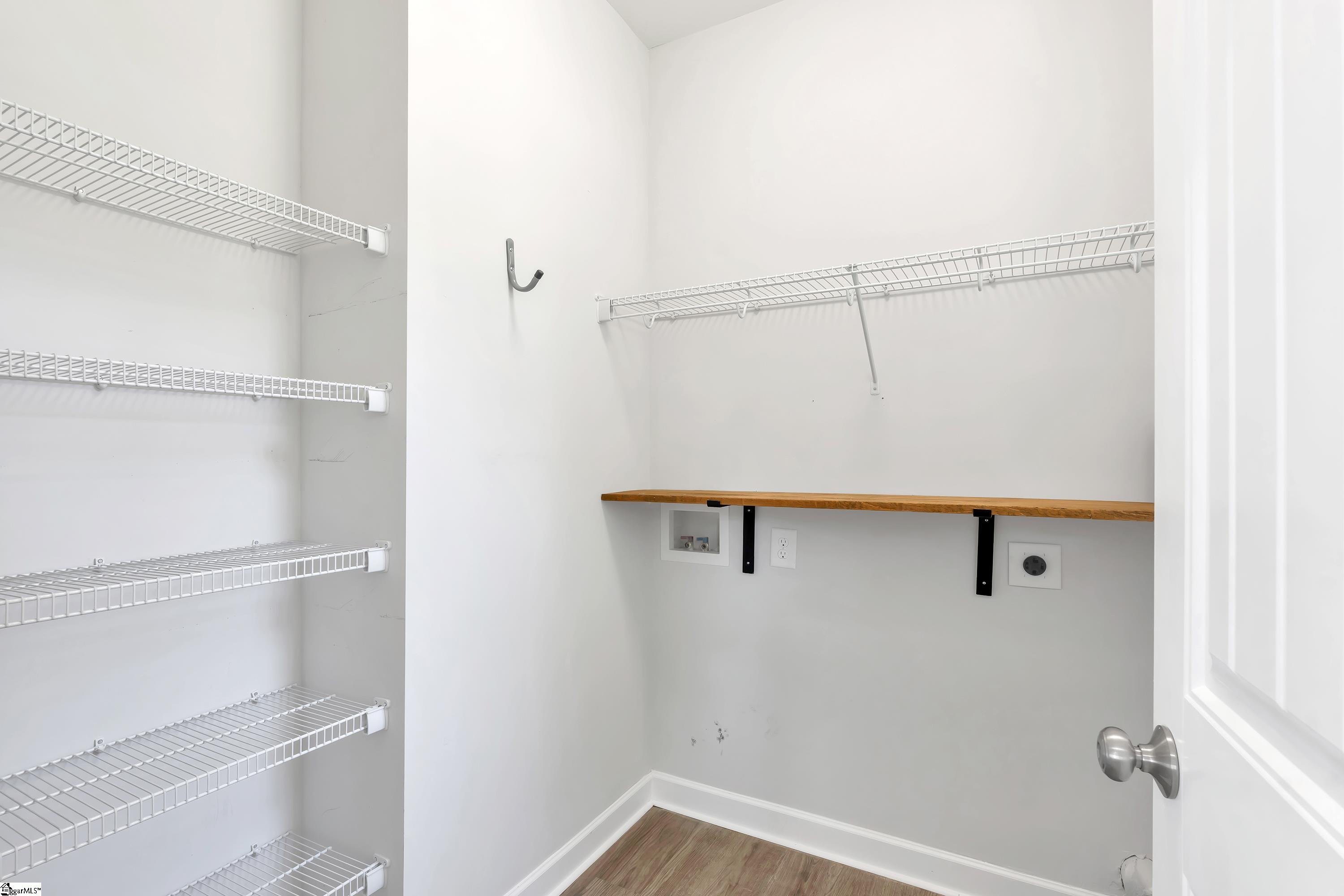 Greenville, South Carolina 29609, United States, 3 Bedrooms Bedrooms, ,3 BathroomsBathrooms,Residential,Pending,119541