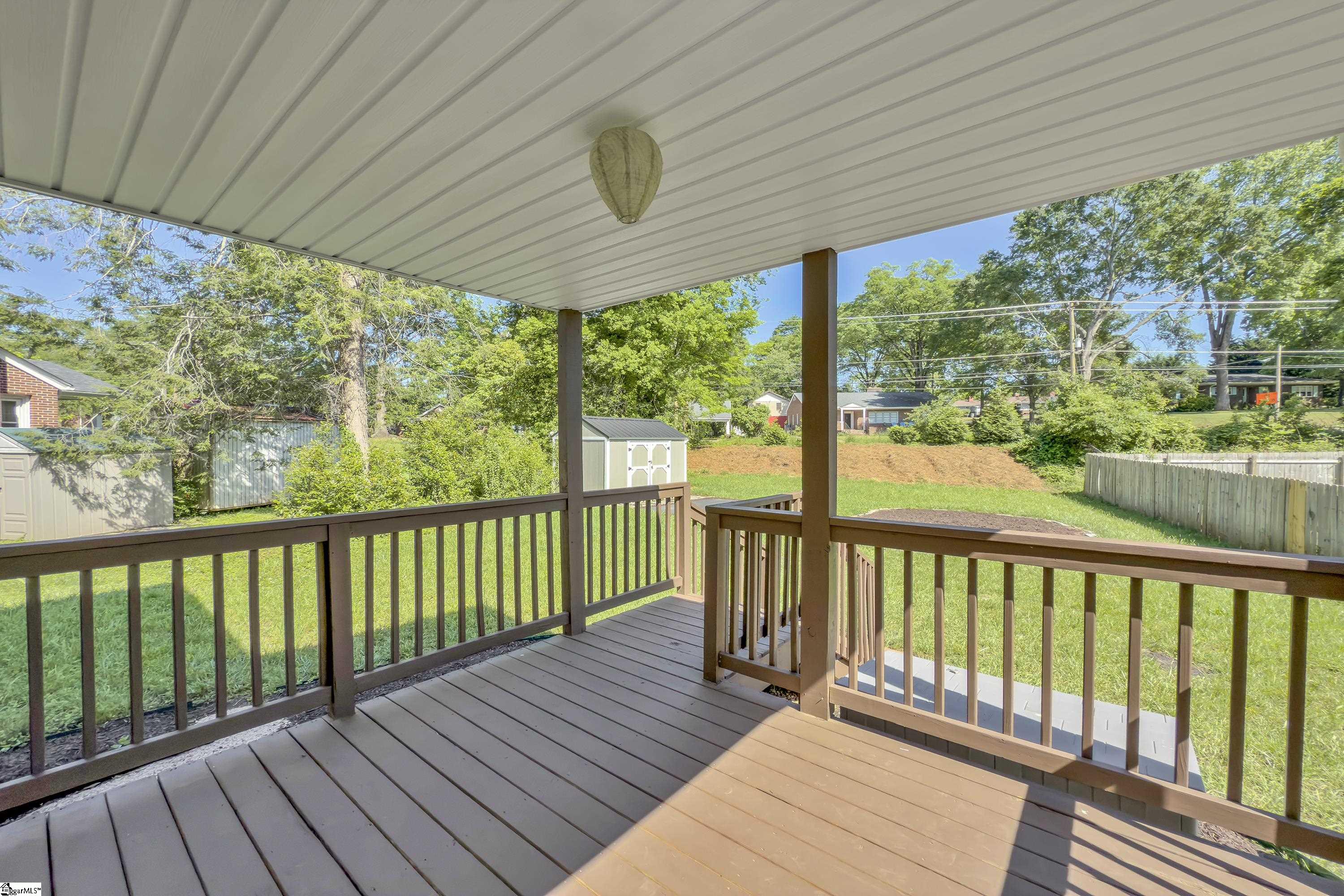 Greenville, South Carolina 29609, United States, 3 Bedrooms Bedrooms, ,3 BathroomsBathrooms,Residential,Pending,119541