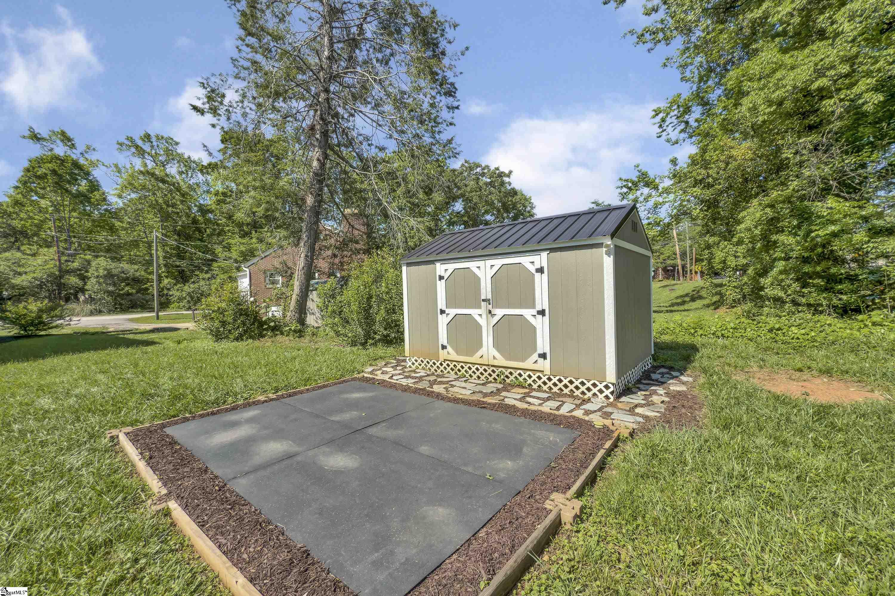 Greenville, South Carolina 29609, United States, 3 Bedrooms Bedrooms, ,3 BathroomsBathrooms,Residential,Pending,119541