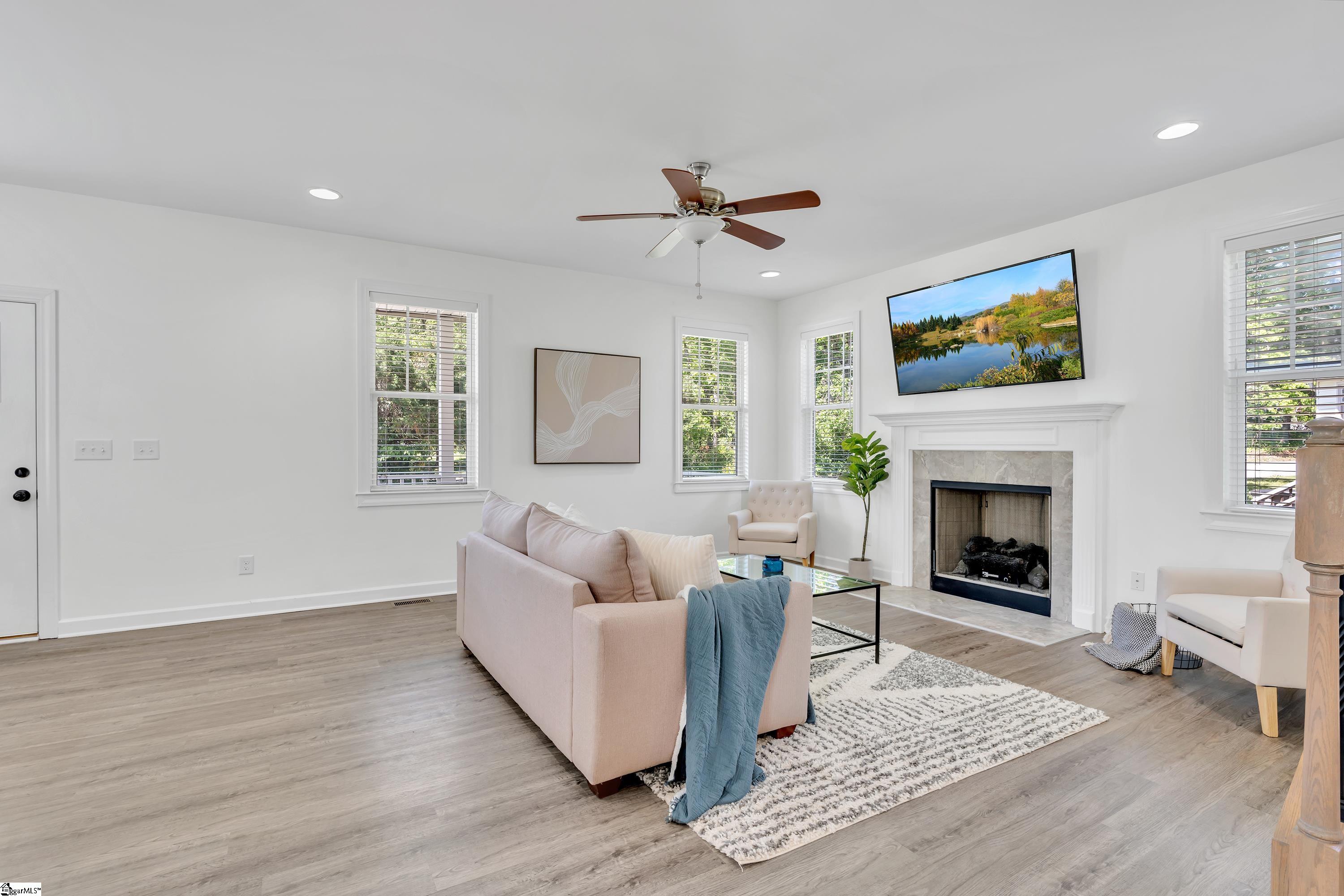 Greenville, South Carolina 29609, United States, 3 Bedrooms Bedrooms, ,3 BathroomsBathrooms,Residential,Pending,119541