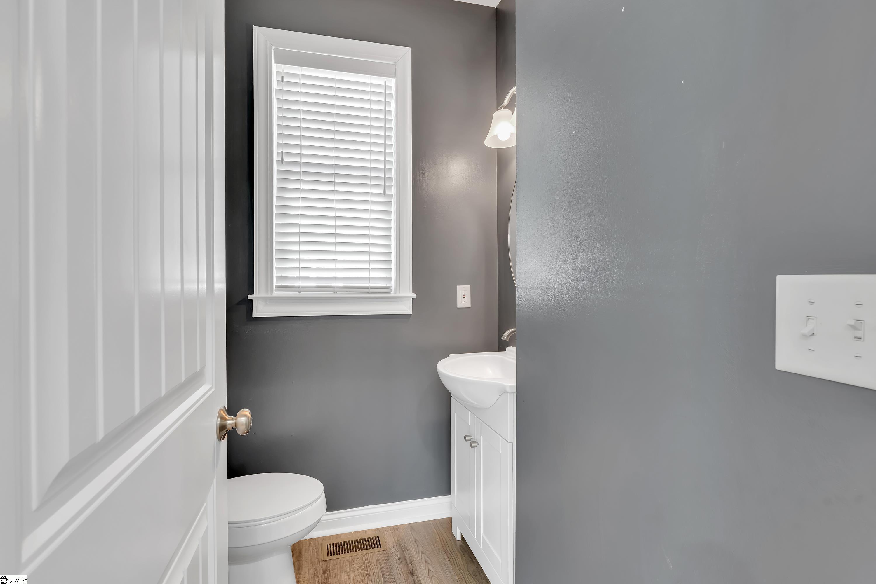 Greenville, South Carolina 29609, United States, 3 Bedrooms Bedrooms, ,3 BathroomsBathrooms,Residential,Pending,119541