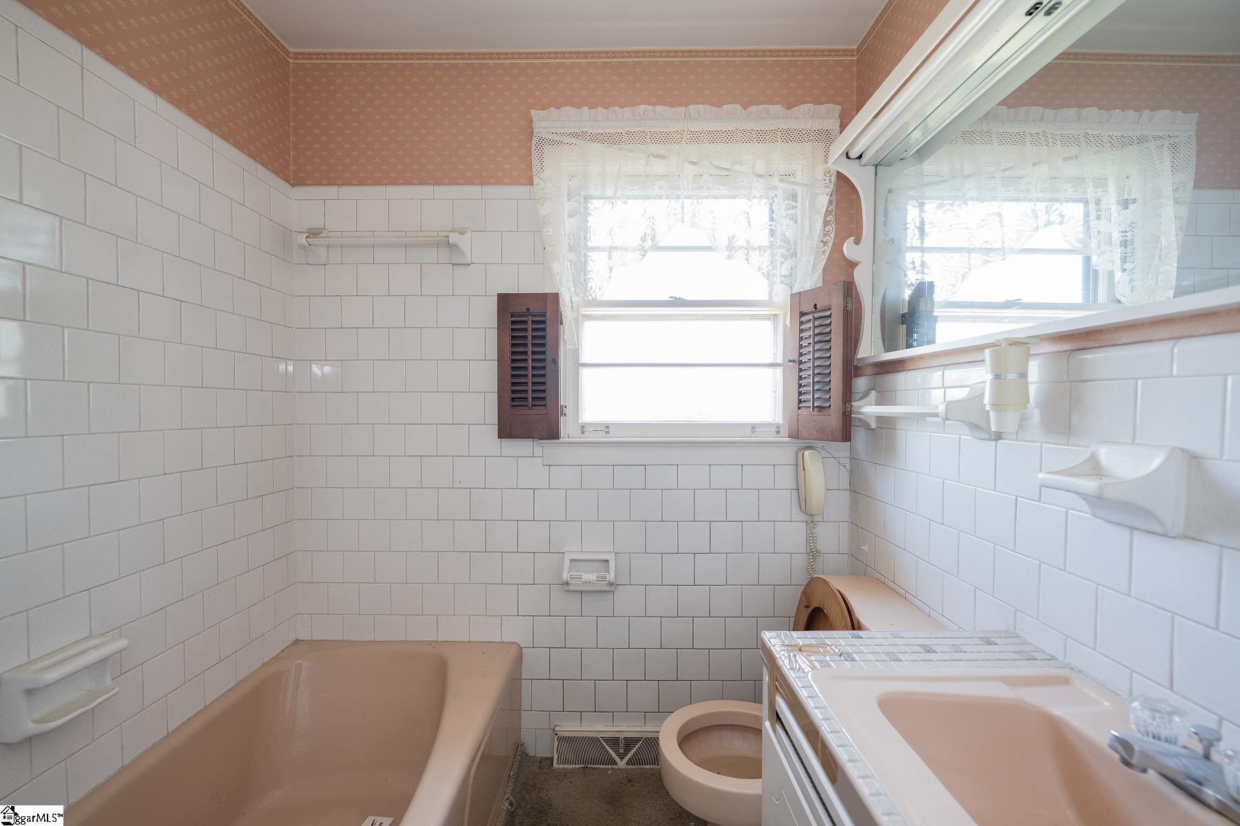 Easley, South Carolina 29642, United States, 3 Bedrooms Bedrooms, ,2 BathroomsBathrooms,Residential,Contingent,116162