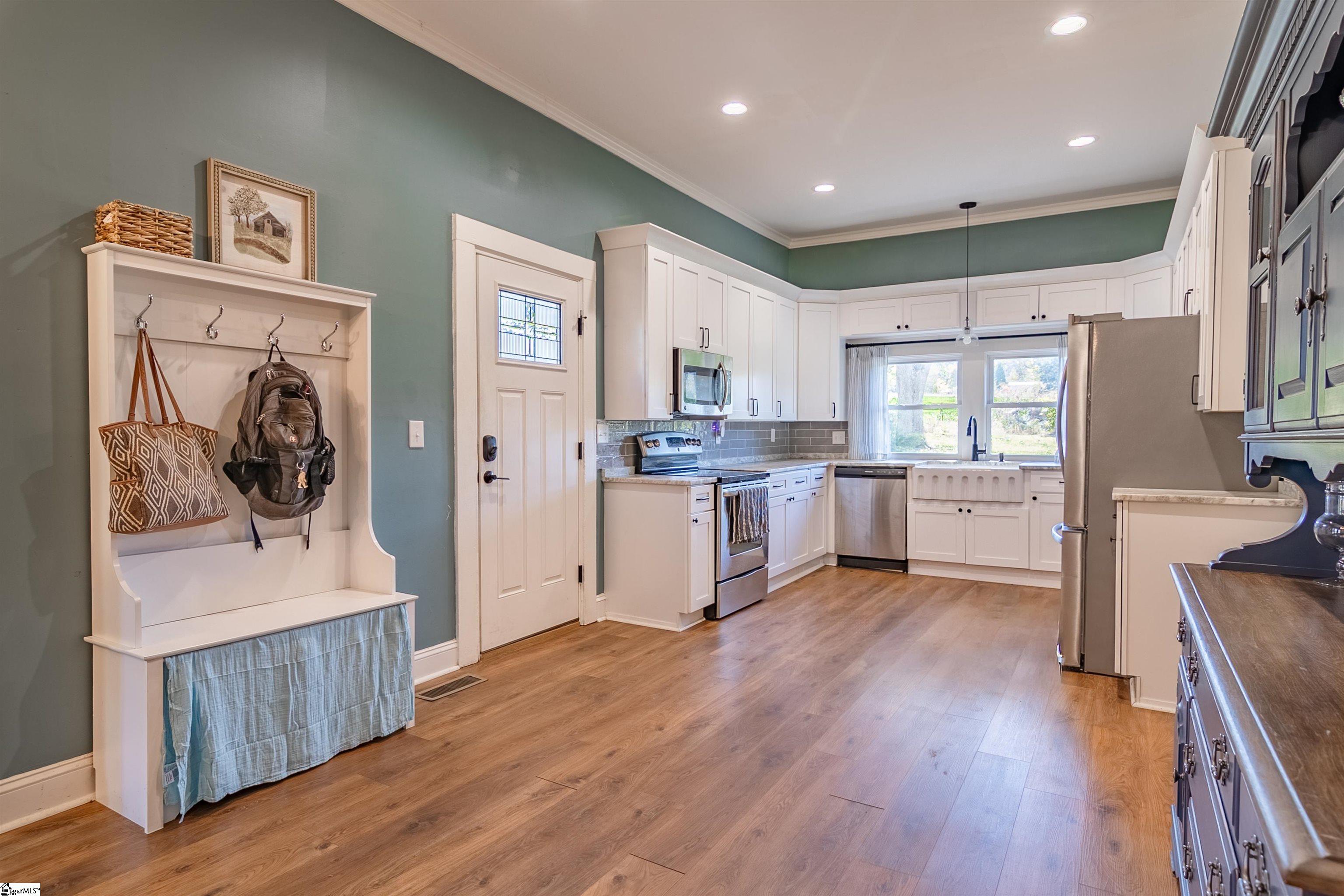 Taylors, South Carolina 29687, United States, 4 Bedrooms Bedrooms, ,2 BathroomsBathrooms,Residential,Active,235635