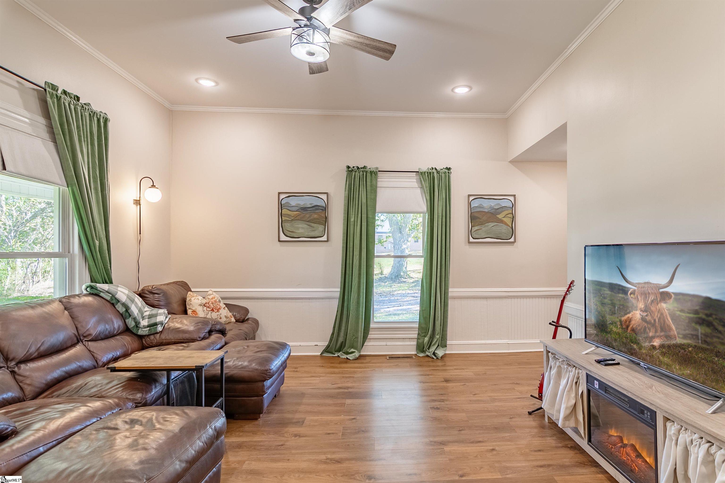 Taylors, South Carolina 29687, United States, 4 Bedrooms Bedrooms, ,2 BathroomsBathrooms,Residential,Active,235635