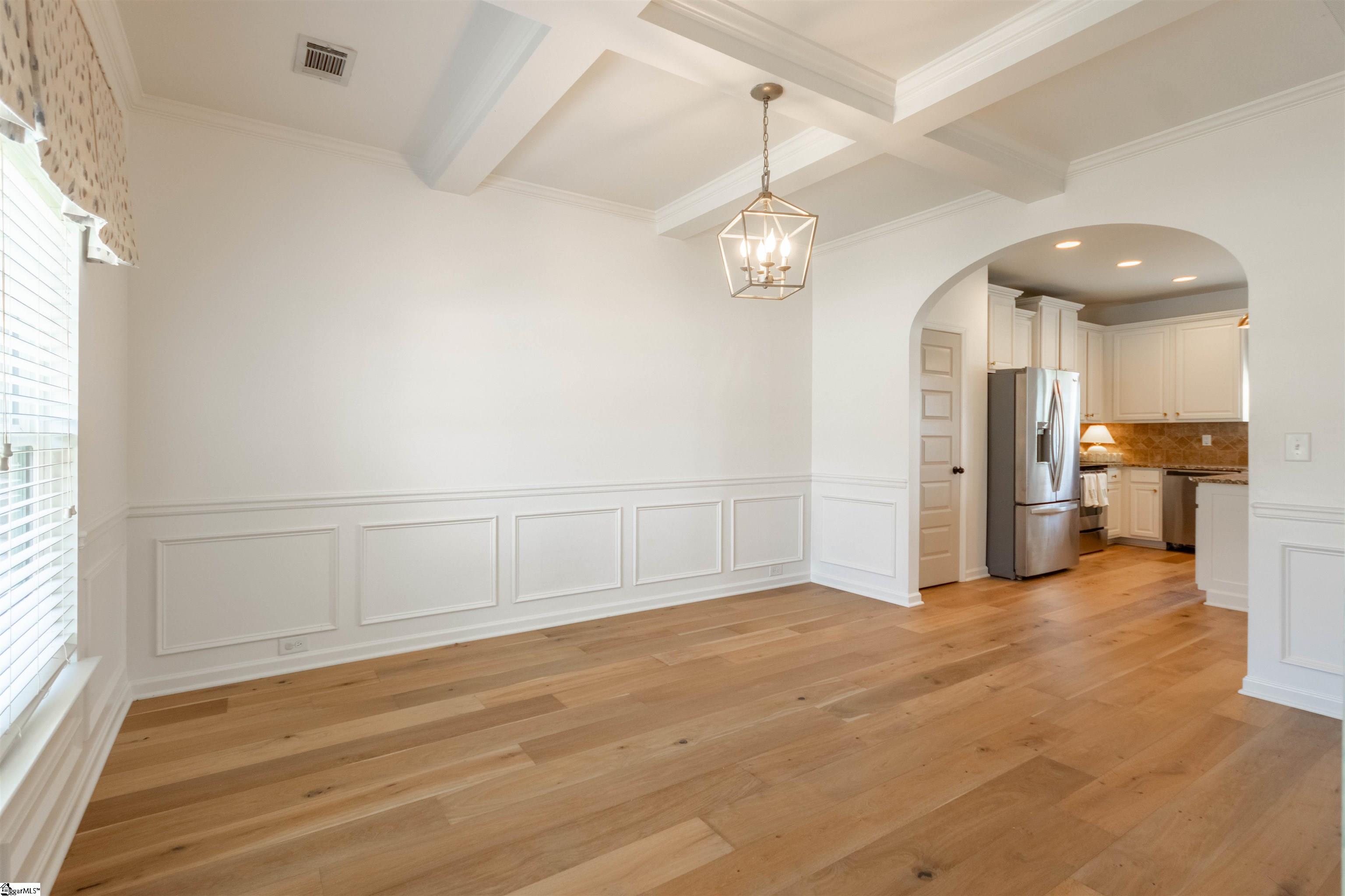 803 E Holloway Drive