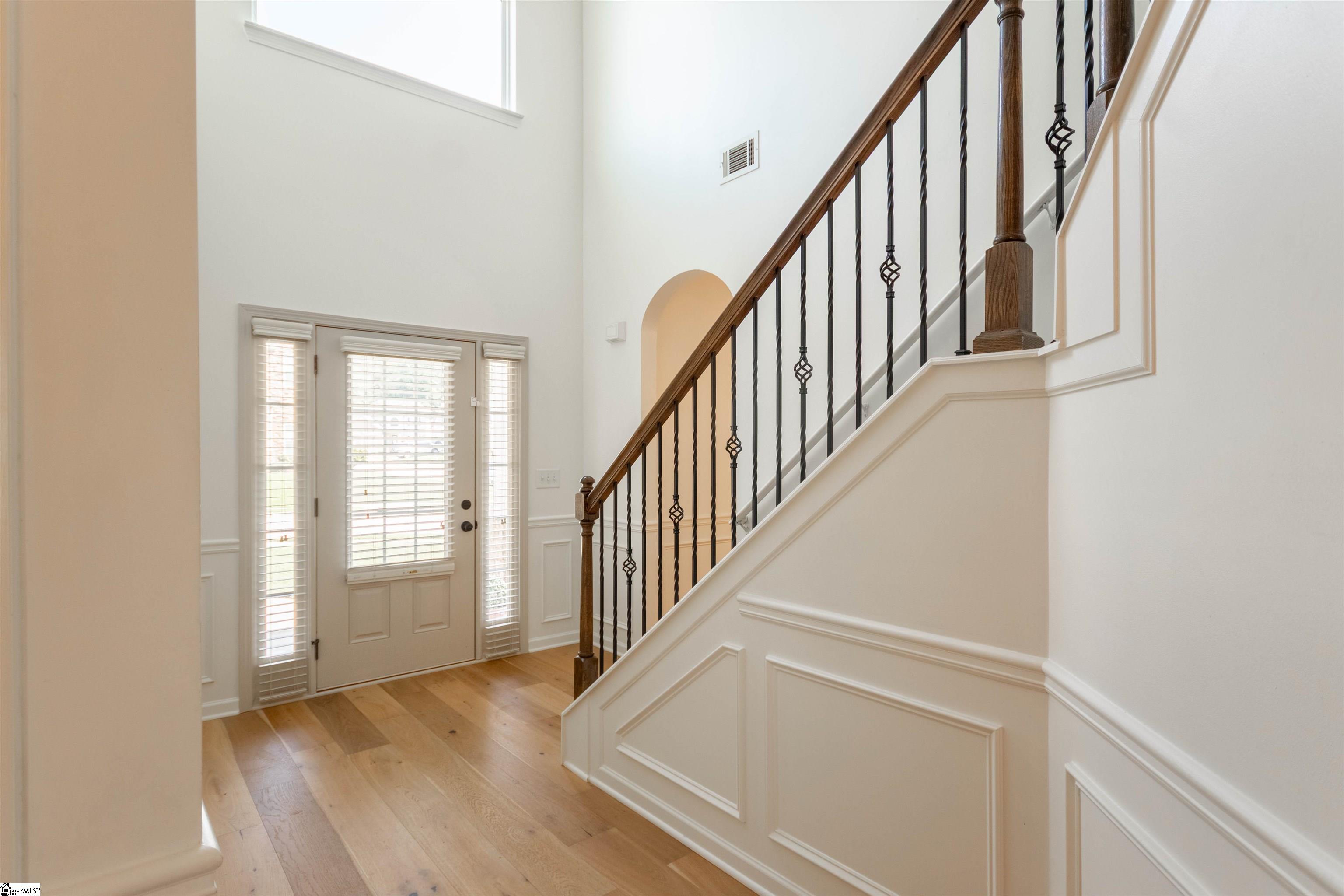 803 E Holloway Drive