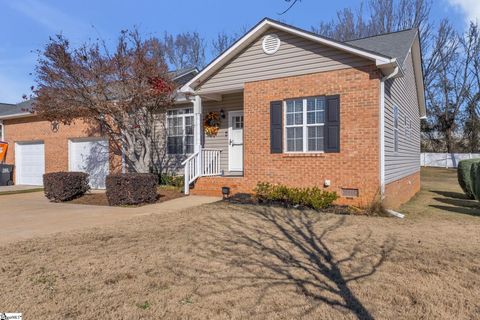 Photo of 208 River Oaks Circle, Piedmont, SC 29673 (MLS # 1577148)