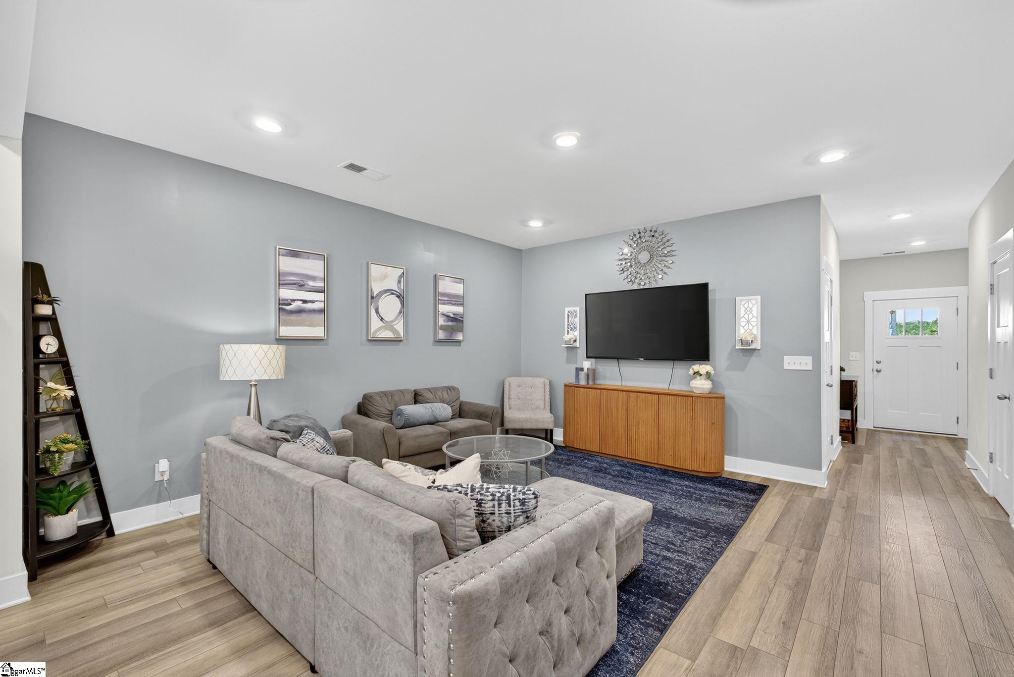 Greenville, South Carolina 29609, United States, 3 Bedrooms Bedrooms, ,3 BathroomsBathrooms,Residential,Active,193088