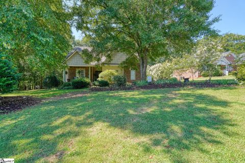 Photo of 309 Swamp Fox Road, Spartanburg, SC 29306 (MLS # 1597543)
