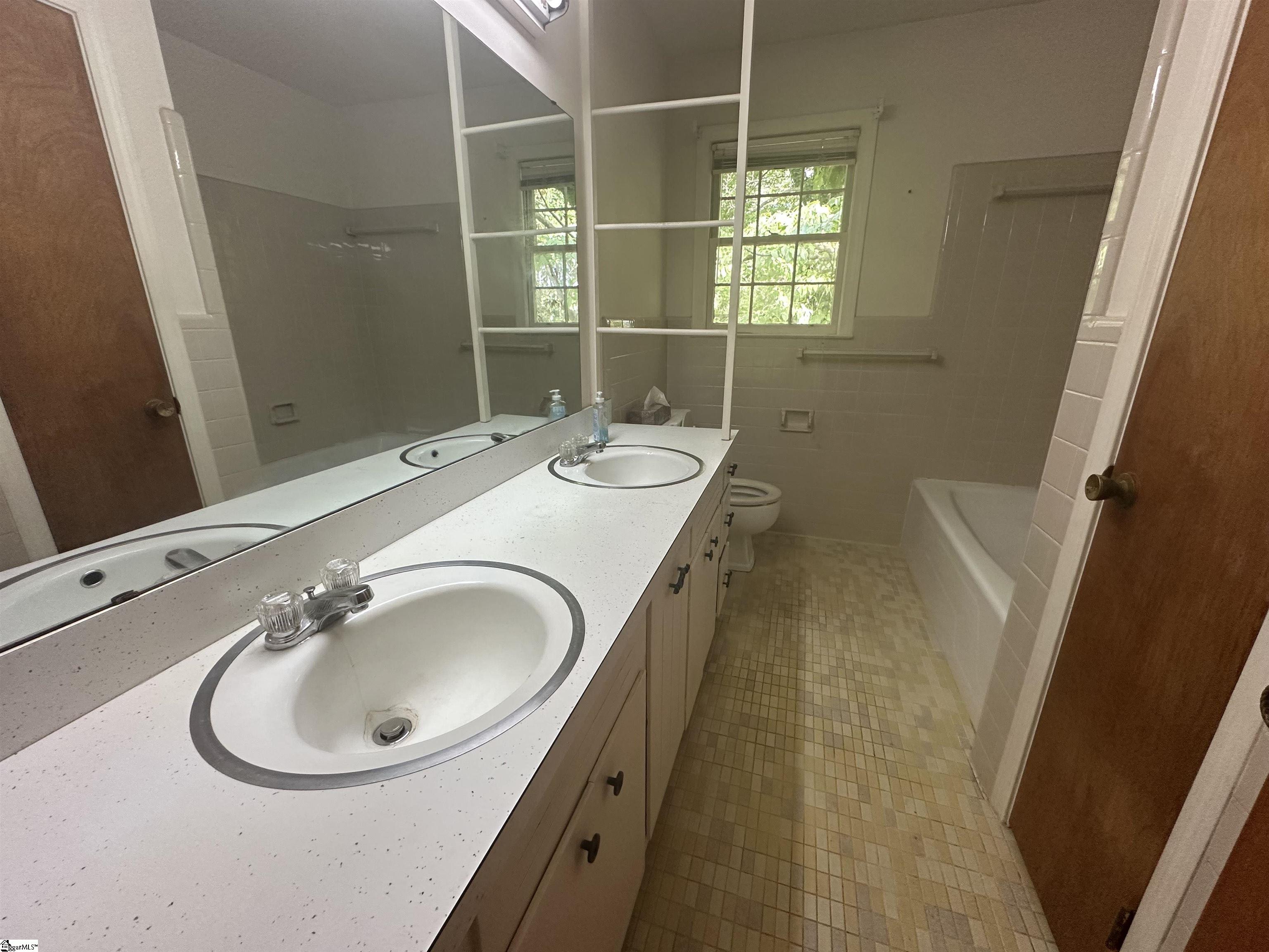 Greenville, South Carolina 29615, United States, 3 Bedrooms Bedrooms, ,3 BathroomsBathrooms,Residential,Contingent,134208