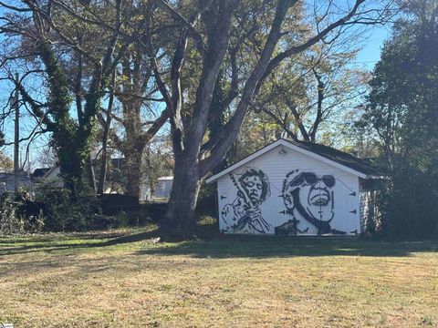 A home in Laurens