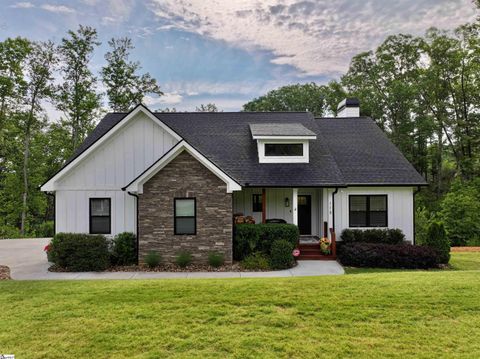 Photo of 118 Squirrel Point, Six Mile, SC 29682 (MLS # 1592659)