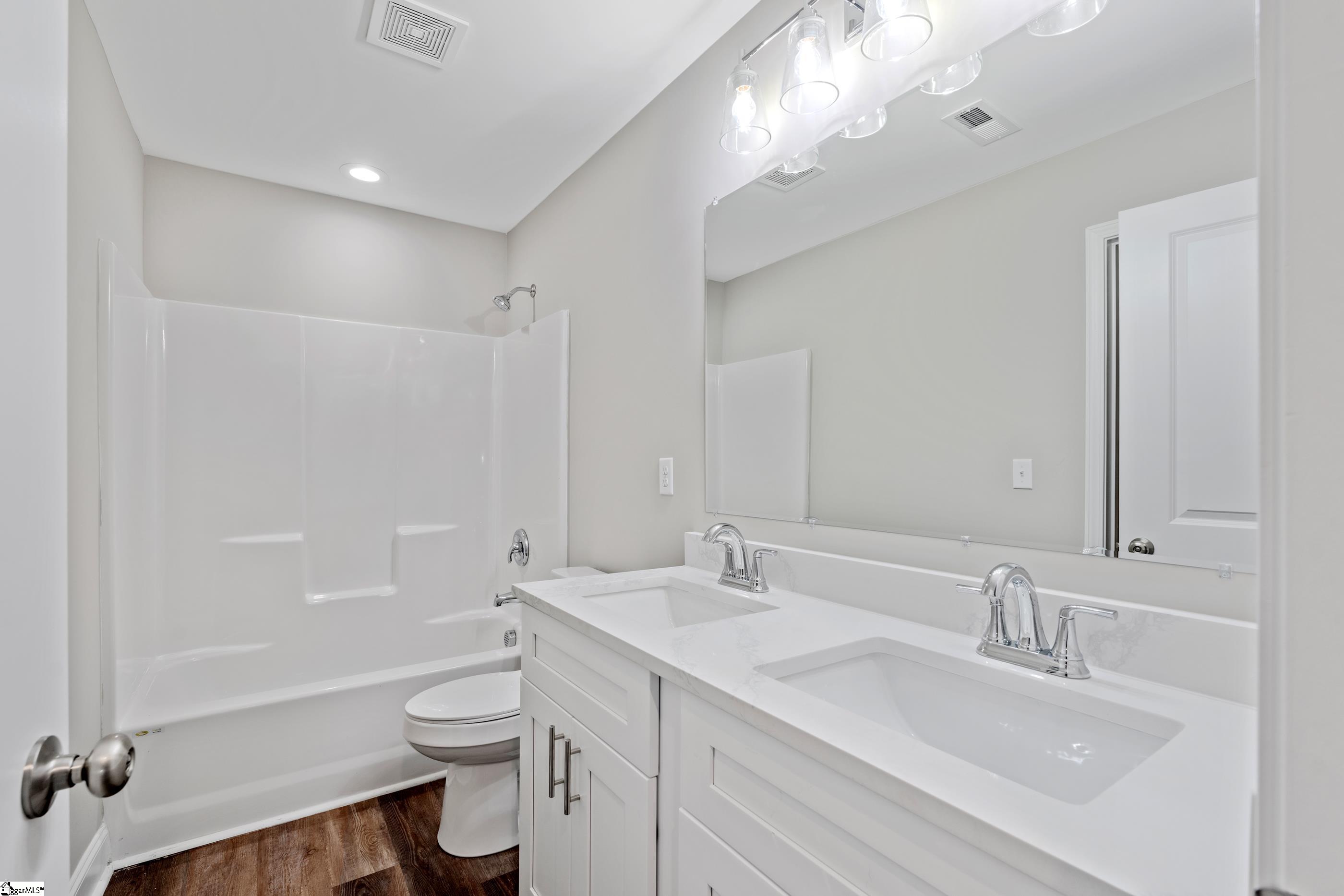 Greenville, South Carolina 29617, United States, 5 Bedrooms Bedrooms, ,4 BathroomsBathrooms,Residential,Active,225264