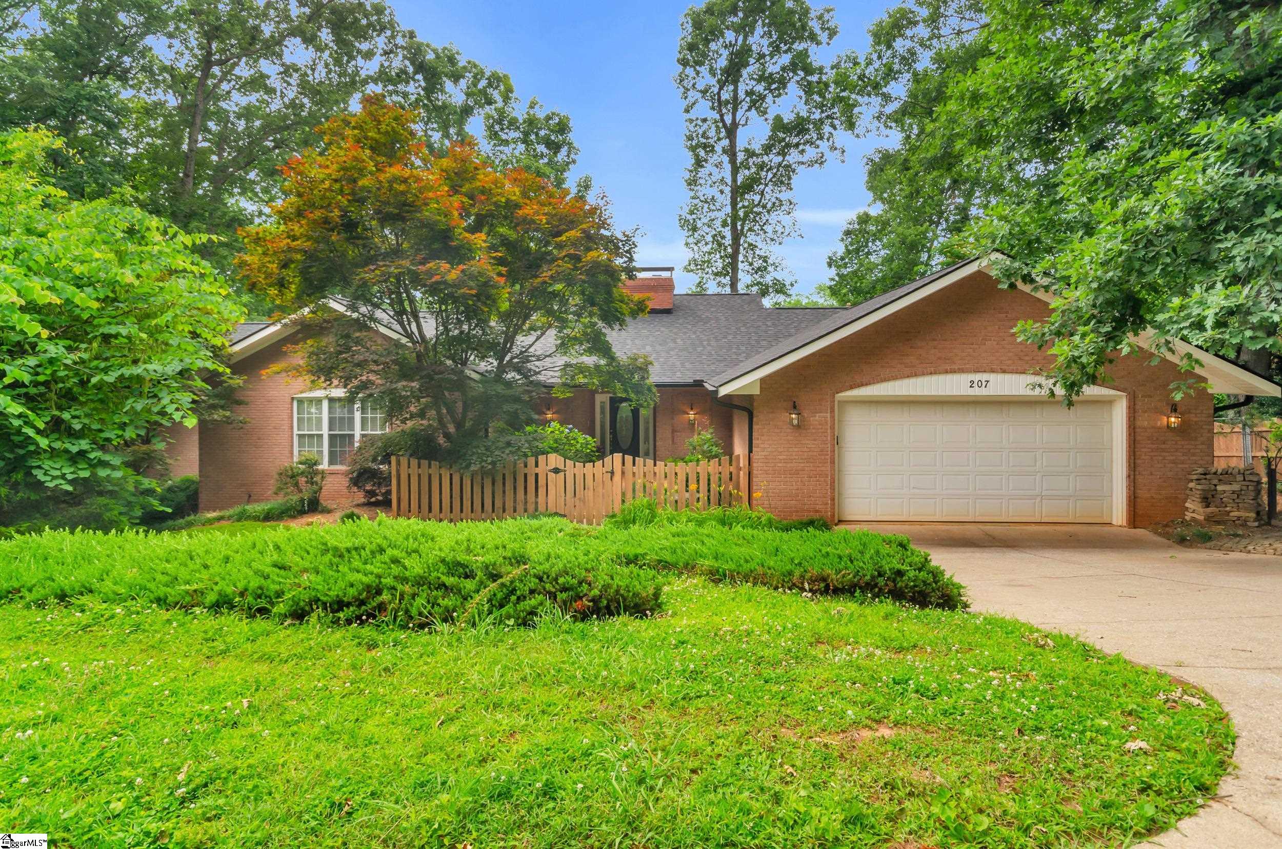 Greenville, South Carolina 29609, United States, 4 Bedrooms Bedrooms, ,4 BathroomsBathrooms,Residential,Contingent,156960