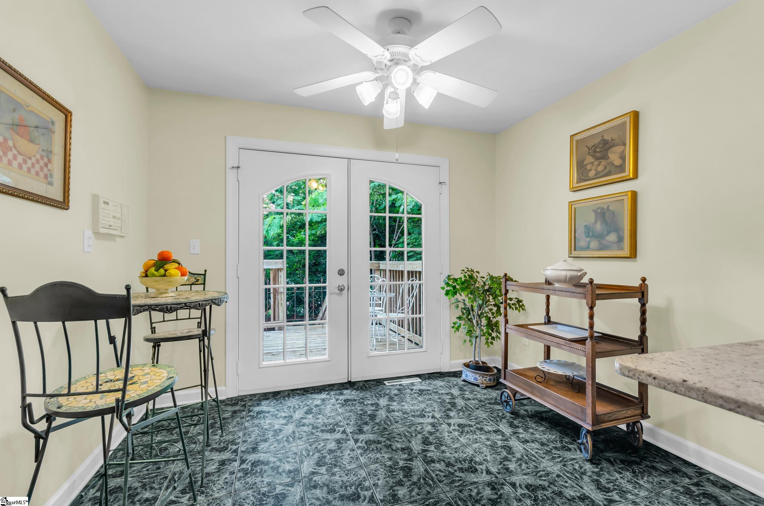 Greenville, South Carolina 29609, United States, 4 Bedrooms Bedrooms, ,4 BathroomsBathrooms,Residential,Contingent,156960