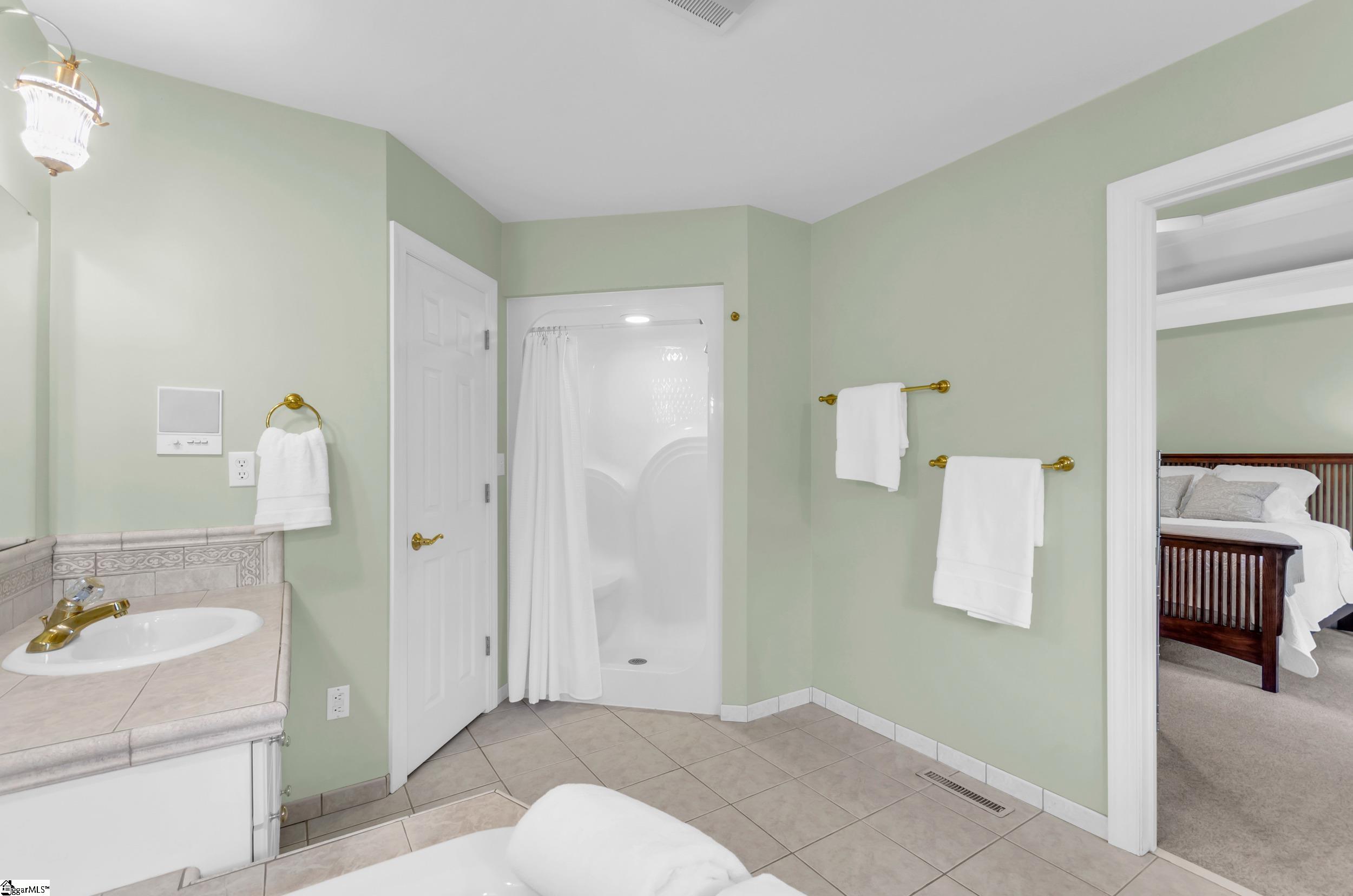 Greenville, South Carolina 29609, United States, 4 Bedrooms Bedrooms, ,4 BathroomsBathrooms,Residential,Contingent,156960