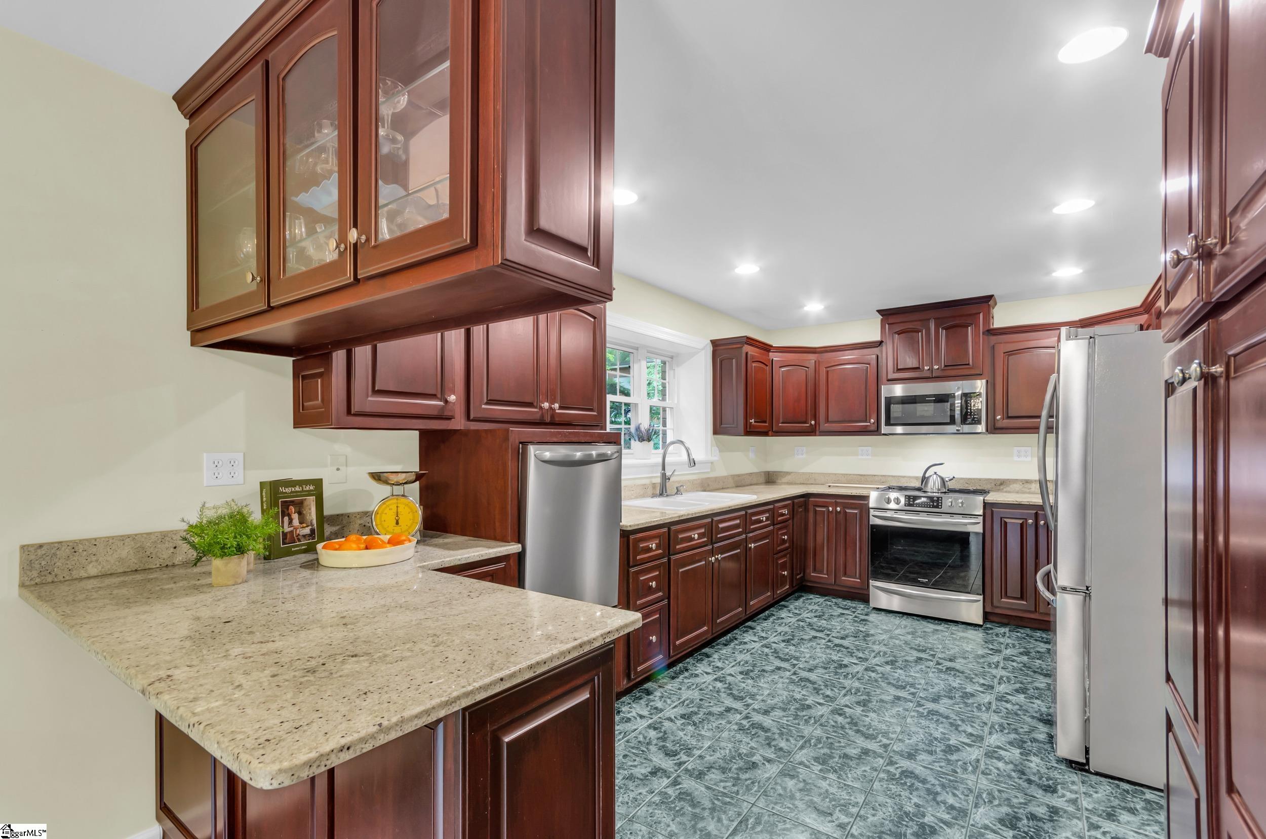 Greenville, South Carolina 29609, United States, 4 Bedrooms Bedrooms, ,4 BathroomsBathrooms,Residential,Contingent,156960