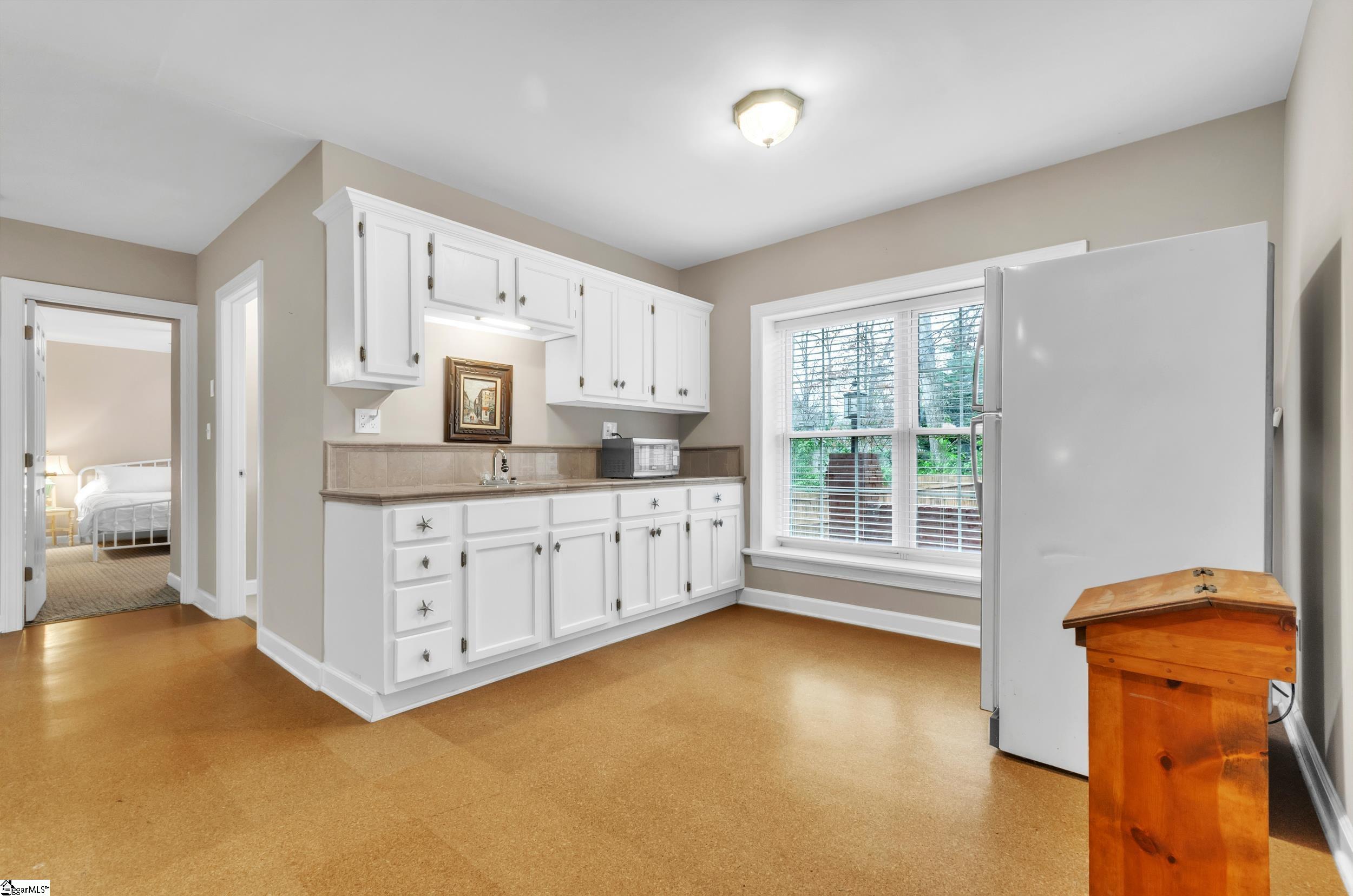 Greenville, South Carolina 29609, United States, 4 Bedrooms Bedrooms, ,4 BathroomsBathrooms,Residential,Contingent,156960