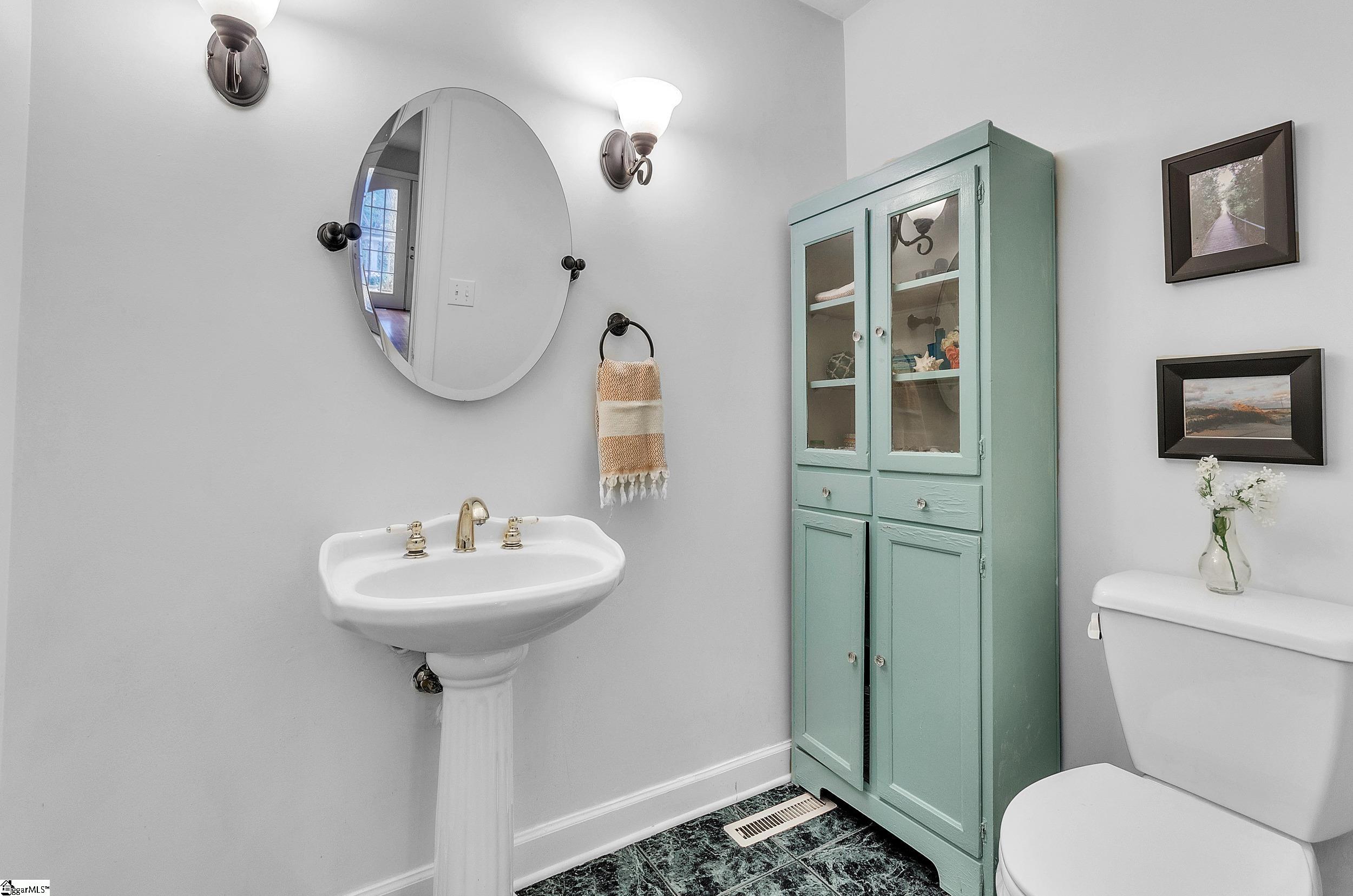 Greenville, South Carolina 29609, United States, 4 Bedrooms Bedrooms, ,4 BathroomsBathrooms,Residential,Contingent,156960