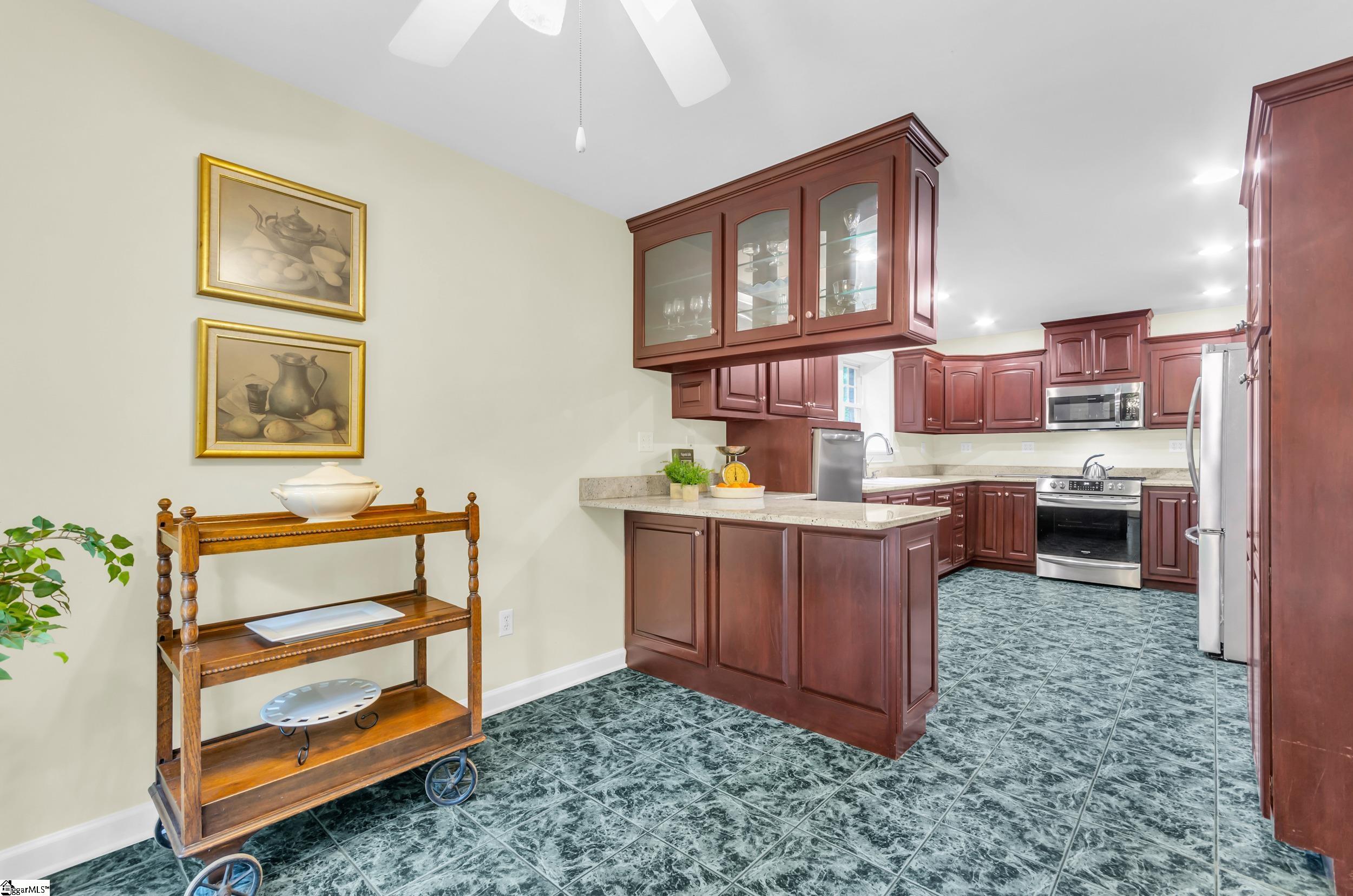 Greenville, South Carolina 29609, United States, 4 Bedrooms Bedrooms, ,4 BathroomsBathrooms,Residential,Contingent,156960