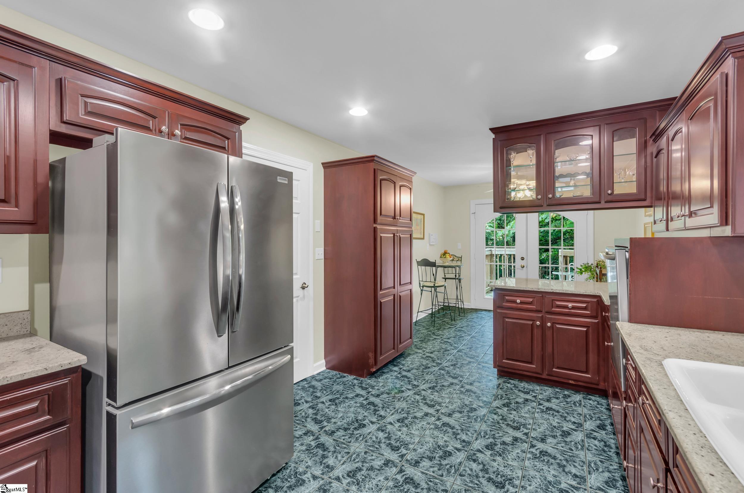 Greenville, South Carolina 29609, United States, 4 Bedrooms Bedrooms, ,4 BathroomsBathrooms,Residential,Contingent,156960