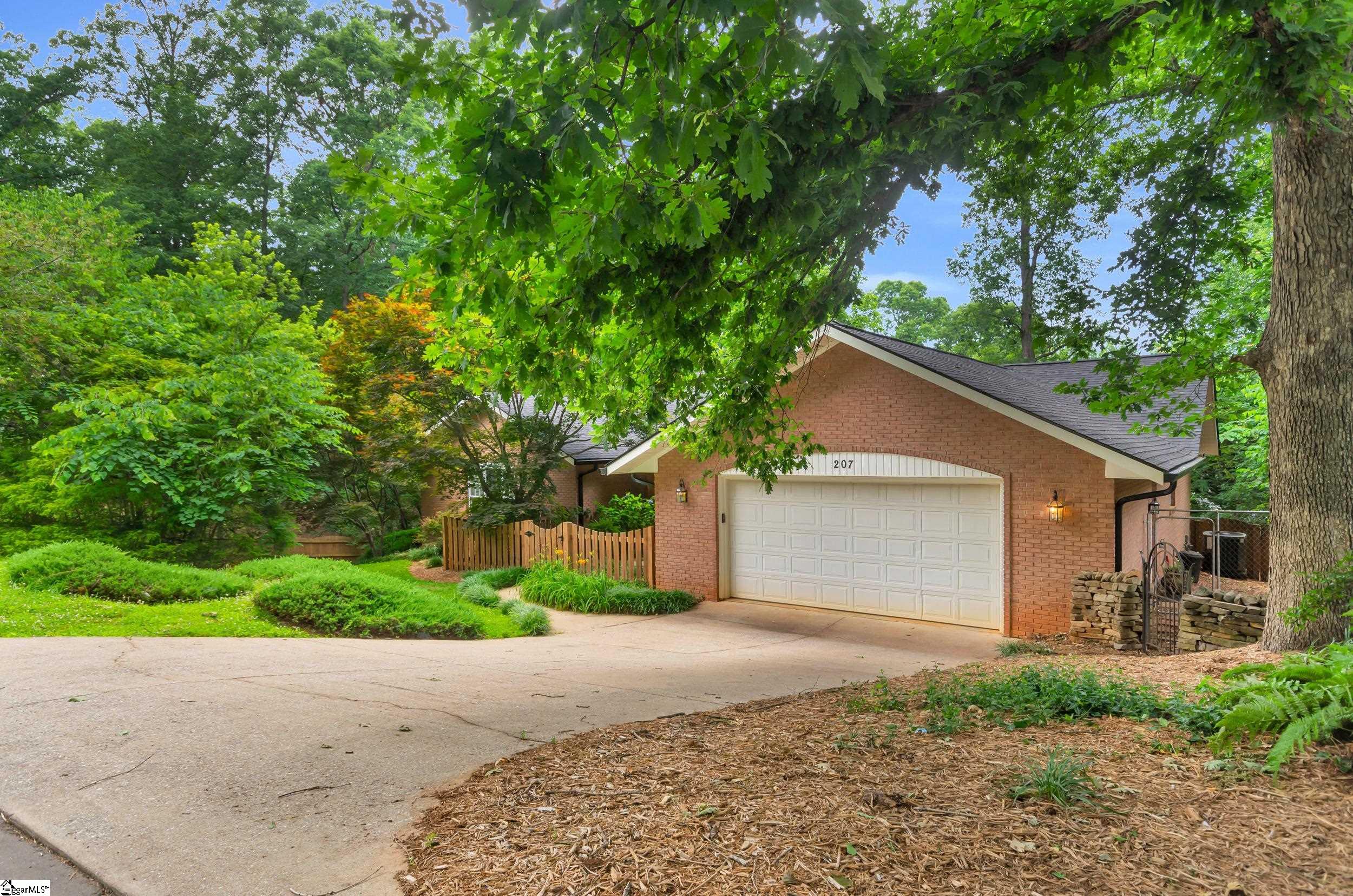 Greenville, South Carolina 29609, United States, 4 Bedrooms Bedrooms, ,4 BathroomsBathrooms,Residential,Contingent,156960