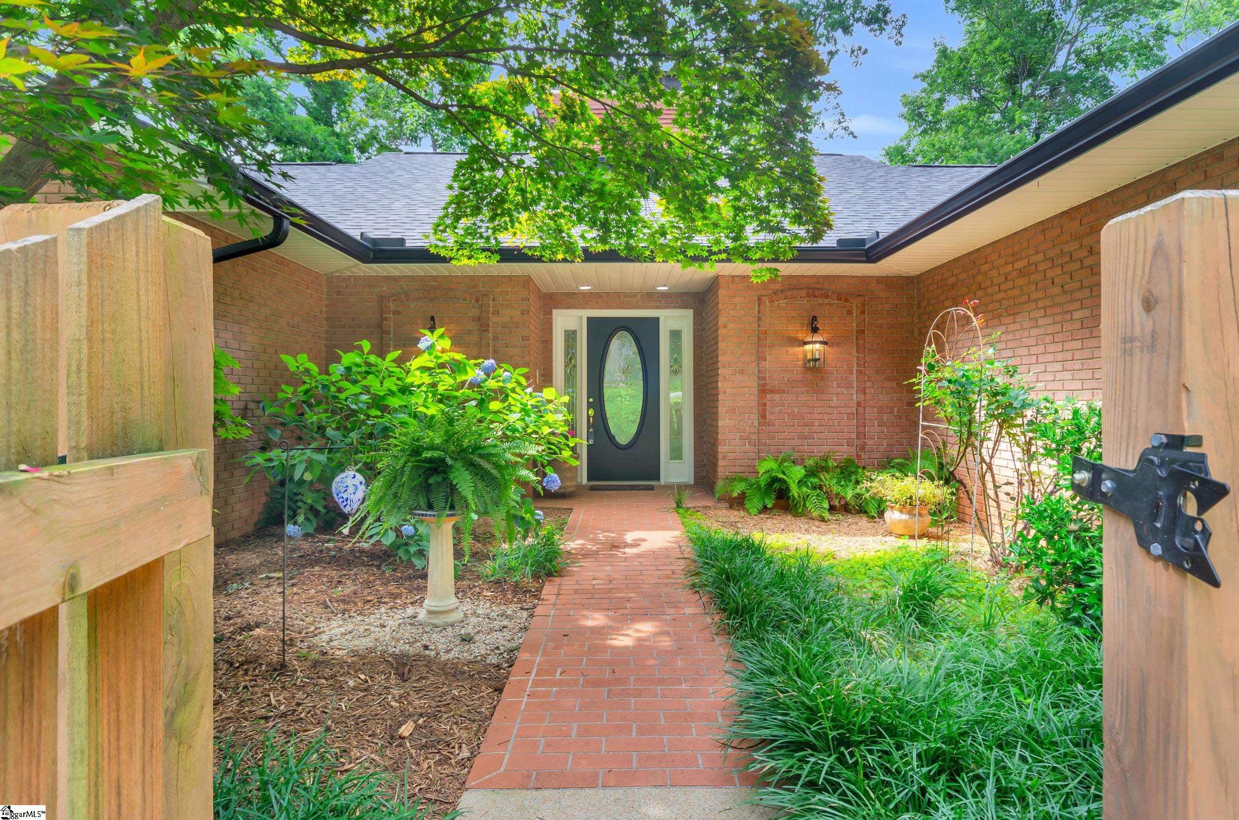 Greenville, South Carolina 29609, United States, 4 Bedrooms Bedrooms, ,4 BathroomsBathrooms,Residential,Contingent,156960