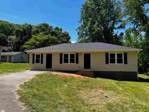 Photo of 105 Hotel Hill Drive, Landrum, SC 29356 (MLS # 1591416)