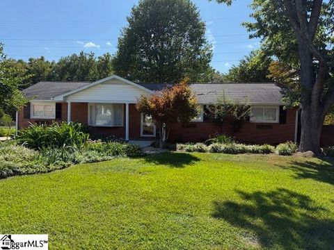 Photo of 15 Fairlawn Circle, Greenville, SC 29617 (MLS # 1580047)