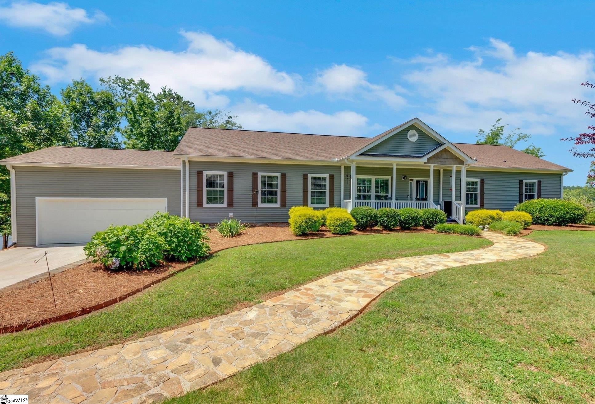 Greer, South Carolina 29651, United States, 4 Bedrooms Bedrooms, ,2 BathroomsBathrooms,Residential,Contingent,152022