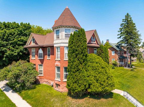 Photo of 1801 E 4th St, Duluth, MN 55812 (MLS # 6122154)