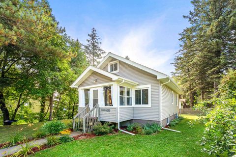 Photo of 6022 Raleigh St, Duluth, MN 55807 (MLS # 6122083)