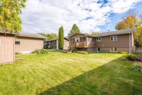 Tiny photo for 311 W Rainbow St, Duluth, MN 55811 (MLS # 6122137)