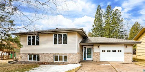 Photo of 2701 Triggs Ave, Duluth, MN 55811 (MLS # 6118739)