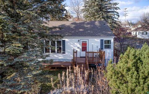Photo of 231 E 7th St, Duluth, MN 55805 (MLS # 6111624)