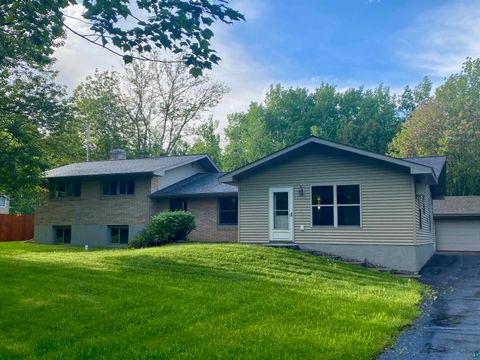 Photo of 5815 Highway 194, Hermantown, MN 55811 (MLS # 6114112)