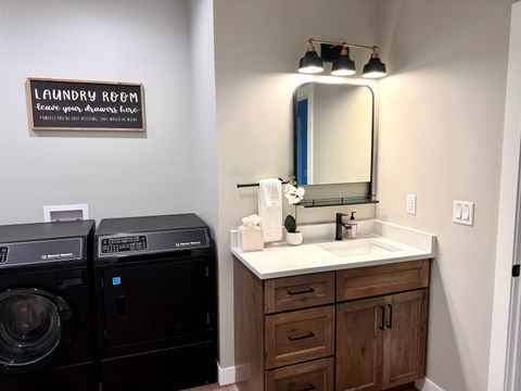 Tiny photo for 8610 Maynard Pl, Duluth, MN 55807 (MLS # 6122063)