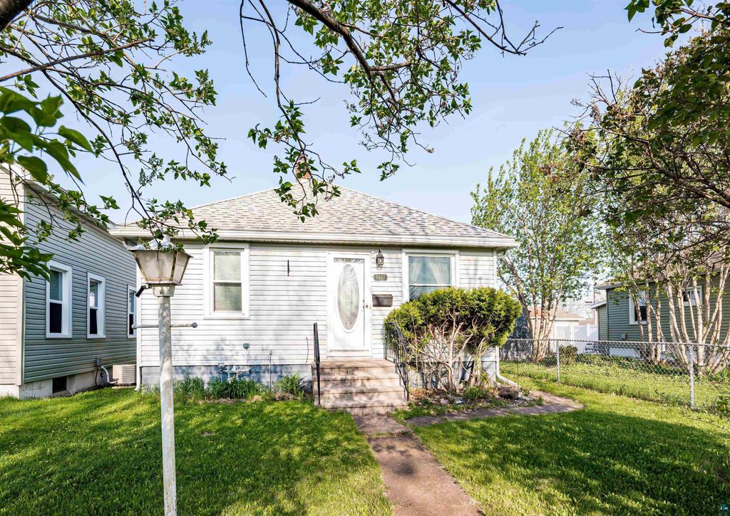 Photo for 1314 97th Ave W Ave, Duluth, MN 55808 (MLS # 6108288)