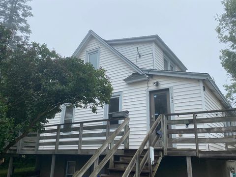Photo of 102 E 11th St, Duluth, MN 55805 (MLS # 6109975)