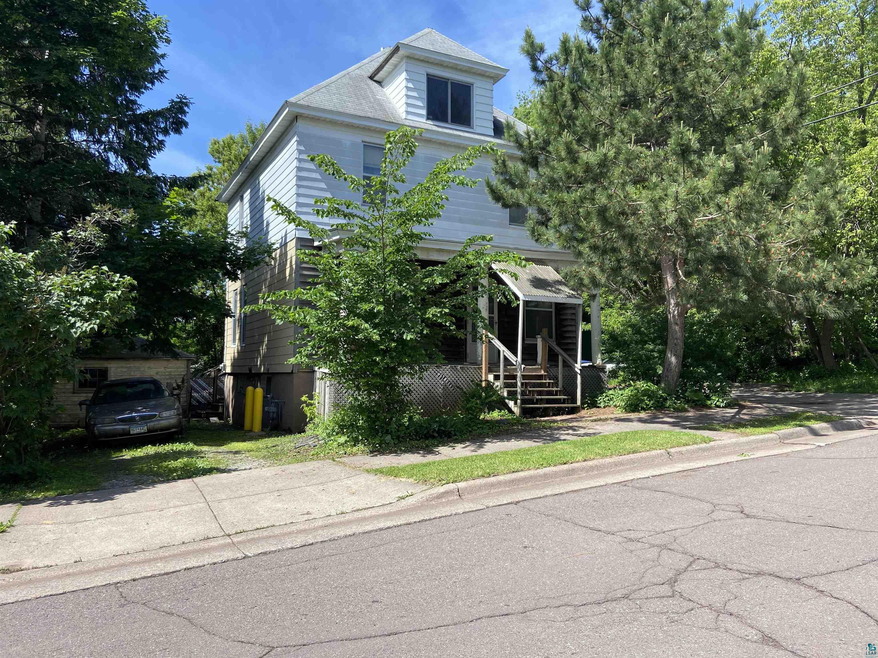 515 N 11th Ave E