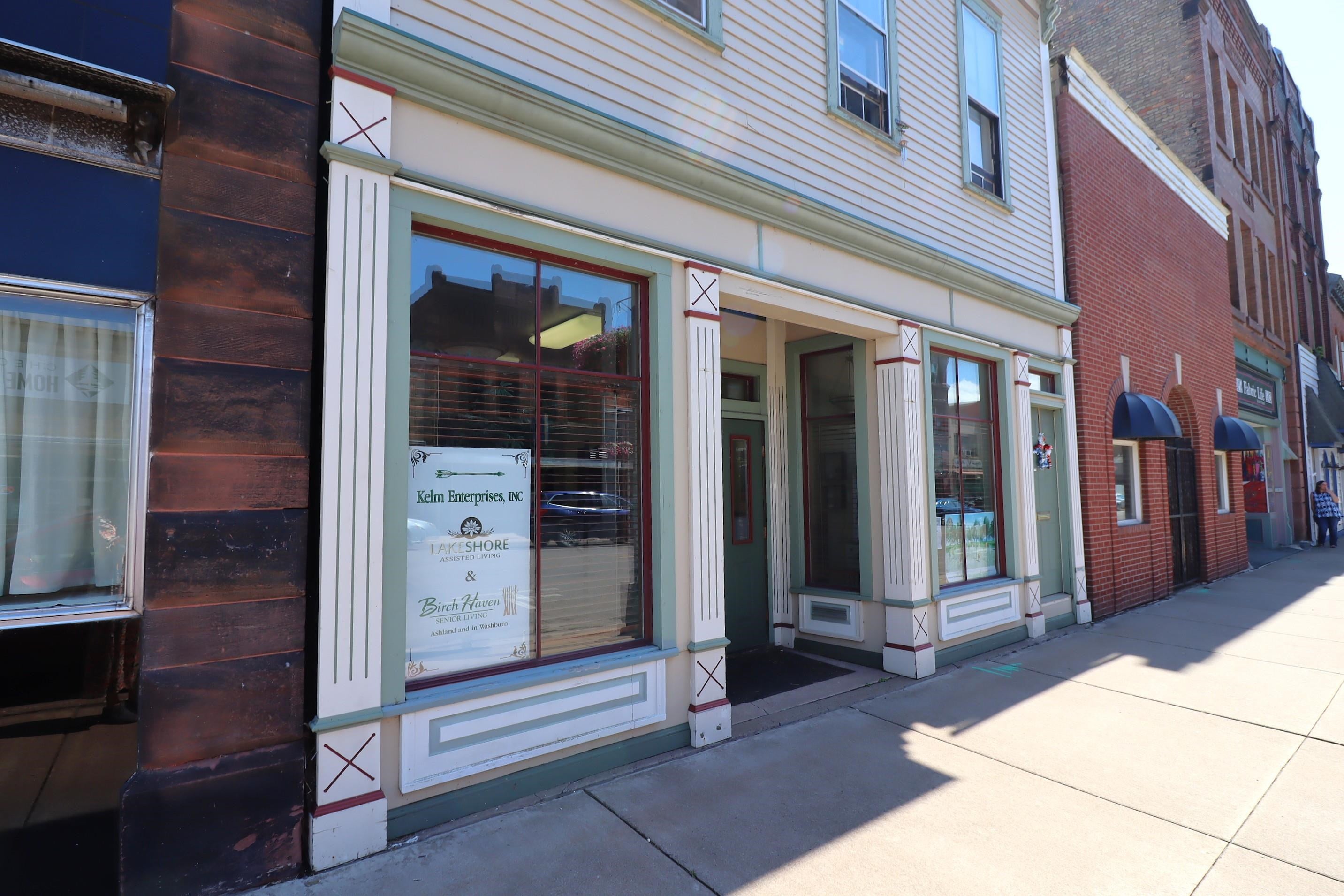 404 Main St W