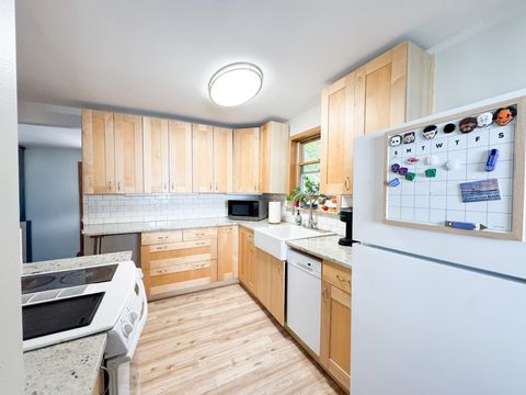 Tiny photo for 245 W Anoka St, Duluth, MN 55803 (MLS # 6122418)