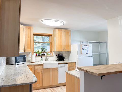 Tiny photo for 245 W Anoka St, Duluth, MN 55803 (MLS # 6122418)