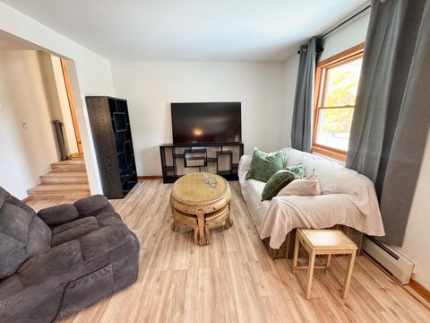 Tiny photo for 245 W Anoka St, Duluth, MN 55803 (MLS # 6122418)